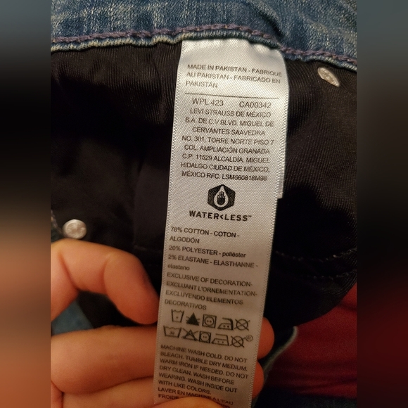 NWOT Signature by Levi Strauss Jean, straight, women size W30 L34. Faded blue. - Picture 5 of 10